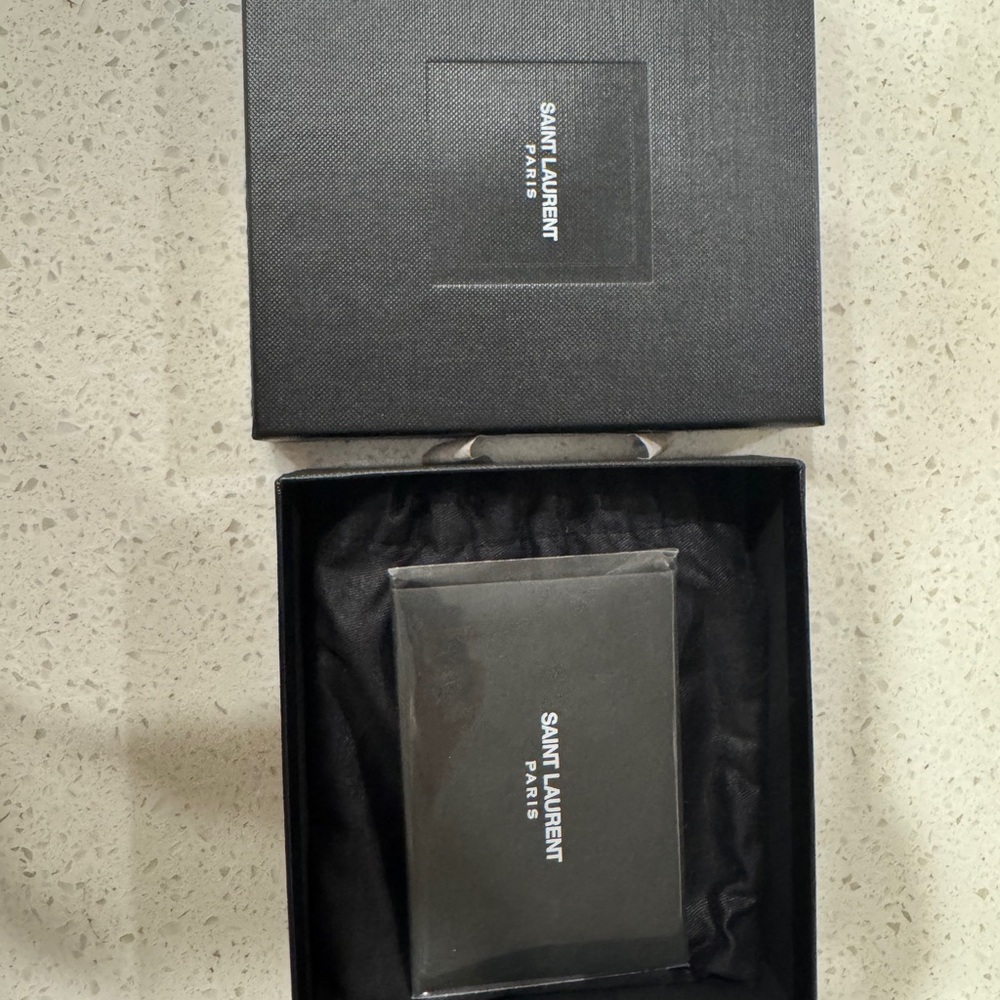 Saint Laurent Fuchsia Card Holder with Black Logo - Picture 14 of 16